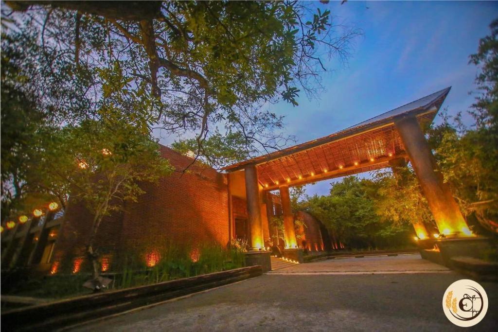 Aswadduma Hotel Dambulla Exterior photo