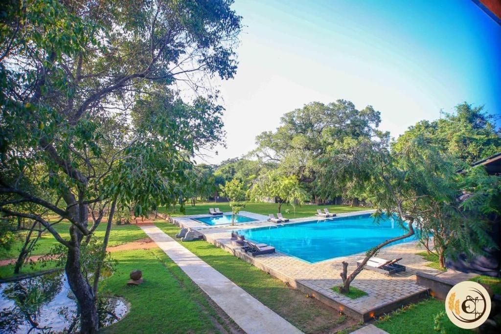 Aswadduma Hotel Dambulla Exterior photo